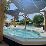 Zecamping 4 Familial Avec Pataugeoire Et Jacuzzi * Coulon