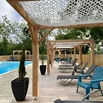 Zecamping 4 Familial Avec Pataugeoire Et Jacuzzi * Coulon