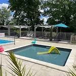 Zecamping 4 Familial Avec Pataugeoire Et Jacuzzi Coulon