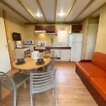Zecamping 4 Etoiles Familial Avec Pataugeoire Et Jacuzzi * Кулон