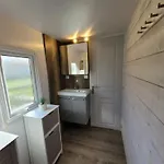 Zecamping 4 Etoiles Familial Avec Pataugeoire Et Jacuzzi Шале
