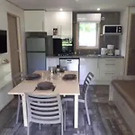 Zecamping 4 Etoiles Familial Avec Pataugeoire Et Jacuzzi * Кулон
