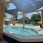 Alpesi faház Zecamping 4 Familial Avec Pataugeoire Et Jacuzzi