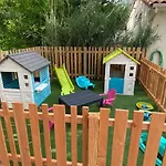 Alpesi faház Zecamping 4 Familial Avec Pataugeoire Et Jacuzzi Coulon