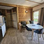 Alpesi faház Zecamping 4 Familial Avec Pataugeoire Et Jacuzzi Coulon