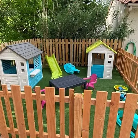 Zecamping 4 Etoiles Familial Avec Pataugeoire Et Jacuzzi *