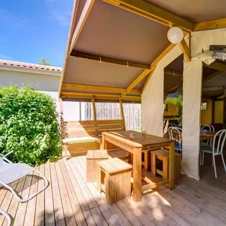 ZEcamping 4 étoiles familial avec pataugeoire et jacuzzi *