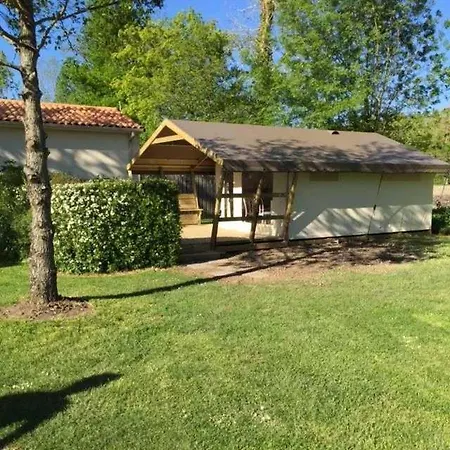 Domek alpejski Zecamping 4 Etoiles Familial Avec Pataugeoire Et Jacuzzi Coulon