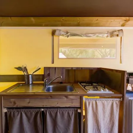 Zecamping 4 Etoiles Familial Avec Pataugeoire Et Jacuzzi Coulon