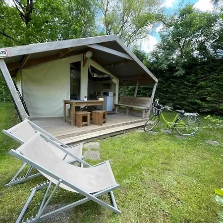 Zecamping 4 Etoiles Familial Avec Pataugeoire Et Jacuzzi * Coulon