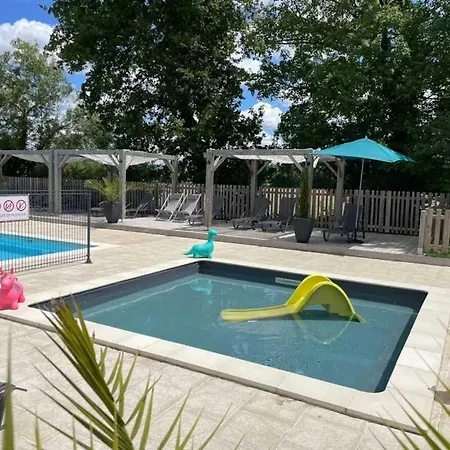 Zecamping 4 Etoiles Familial Avec Pataugeoire Et Jacuzzi Coulon