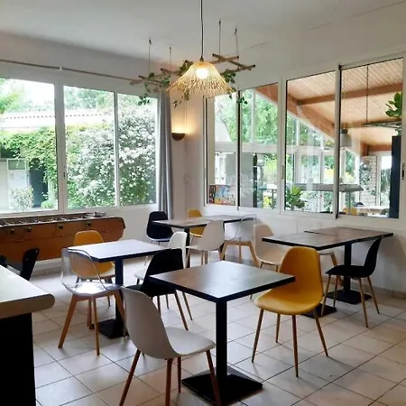 Zecamping 4 Etoiles Familial Avec Pataugeoire Et Jacuzzi *