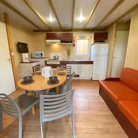 Zecamping 4 Etoiles Familial Avec Pataugeoire Et Jacuzzi * Coulon