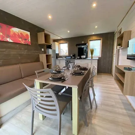 Zecamping 4 étoiles Familial Avec Pataugeoire Et Jacuzzi Chalet