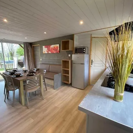 Zecamping 4 Etoiles Familial Avec Pataugeoire Et Jacuzzi Domek alpejski