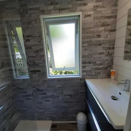 Zecamping 4 étoiles Familial Avec Pataugeoire Et Jacuzzi Chalet