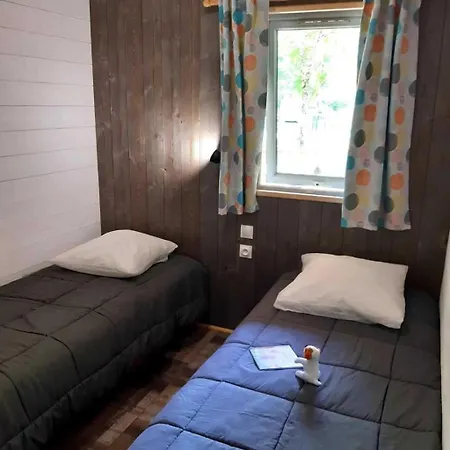 Zecamping 4 Etoiles Familial Avec Pataugeoire Et Jacuzzi Domek alpejski *