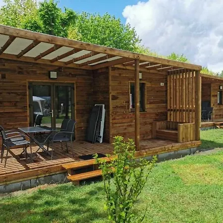 Zecamping 4 Etoiles Familial Avec Pataugeoire Et Jacuzzi Chalet