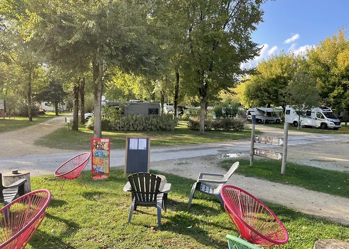 Camping 4 étoiles - Piscine - Eehefh Coulon